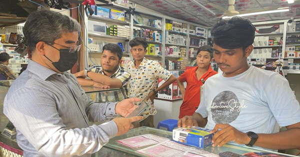 কক্সবাজার জেলার উখিয়া-টেকনাফ থানার রোহিঙ্গা ক্যাম্প ও তার আশেপাশের বিভিন্ন এলাকায় বিটিআরসি’র এনফোর্সমেন্ট এন্ড ইন্সপেকশন ডিরেক্টরেটের পরিচালক এম. এ. তালেব হোসেনের নেতৃত্বে পরিদর্শক দল