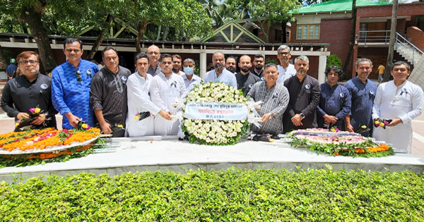 টুঙ্গিপাড়ায় জাতির জনক বঙ্গবন্ধু শেখ মুজিবুর রহমানের সমাধিসৌধে পুষ্পস্তবক অর্পণ করেছেন বেসিস সভাপতি রাসেল টি আহমেদ এর নেতৃত্বে বেসিসের নির্বাহী পরিষদ ও বেসিস অ্যাডভাইজরি স্ট্যান্ডিং কমিটির নেতৃবৃন্দ